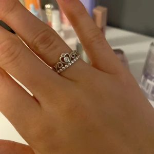 Pandora Ring - En Pandora ring för köpet som fortfarande glänser jätte fint🤍 skriv för mer bilder eller information🤍