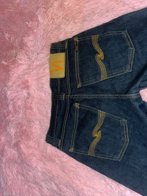 Lågmidjade jeans - För små för mig, snyggt mönster bak och lågmidjade 