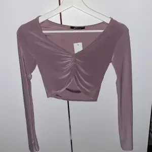 Oanvänd långärmad tröja från GinaTricot. Silke.  Inköpspris: 199kr