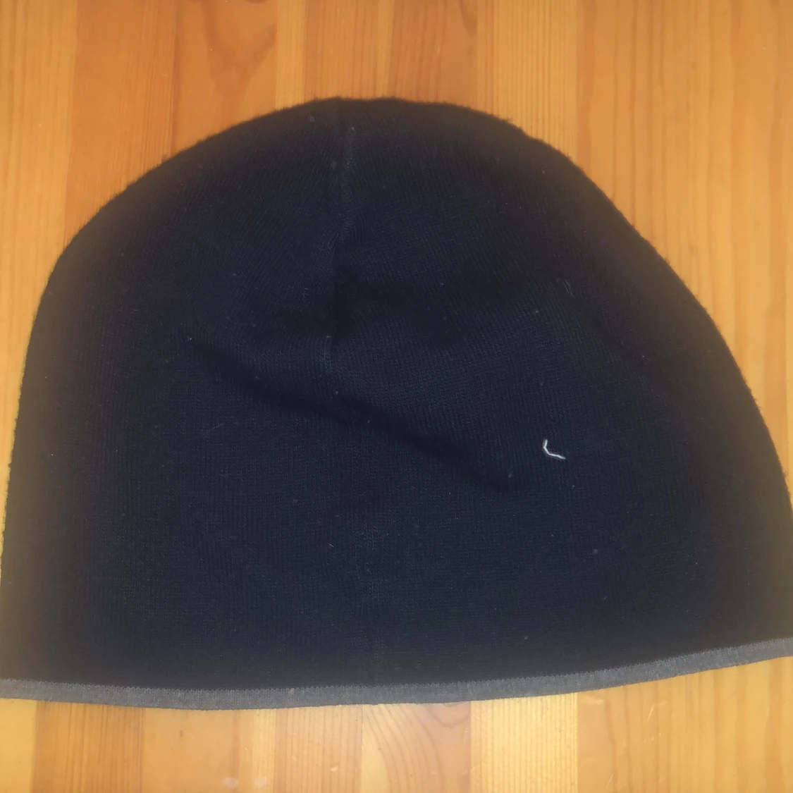 Armani mössa - 90