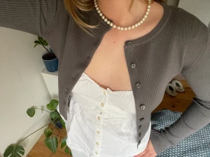 Kofta från zara - Säljer denna supersöta koftan från zara!🤩🪩 Den är knappt använd så den är i väldigt bra skick💕