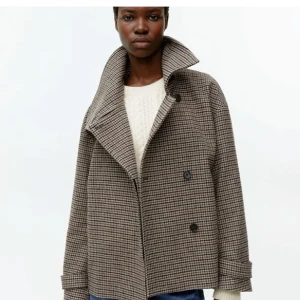 Arket jacka  - Intressekoll på min fina Arket jacka. Slutsåld. Inga defekter. Storlek 36 