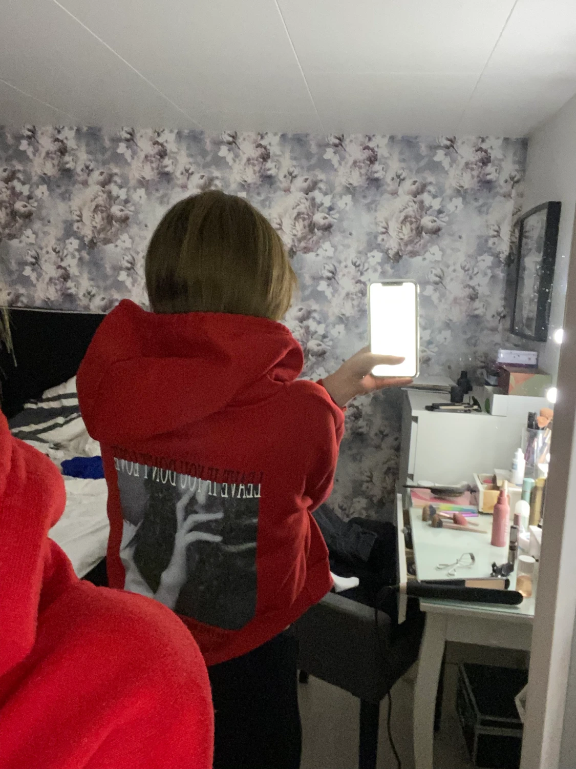 Röd hoodie