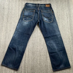 Vintage bootcut jeans  - Sjukt feta pepe jeans London vintage jeans i grymt skick! Lite loose bootcut fit sitter sjukt snyggt! Sitter som size 32/30