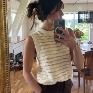 Stickat  - Stickad tröja från Ginatricot. Köpt förra året för 299kr och säljer för 150kr. Skriv för fler bilder! 