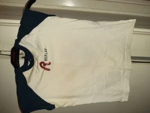 Replay midjekort t-shirt - Aldrig använd, bra skick. srår srl M men jag gissar oå S