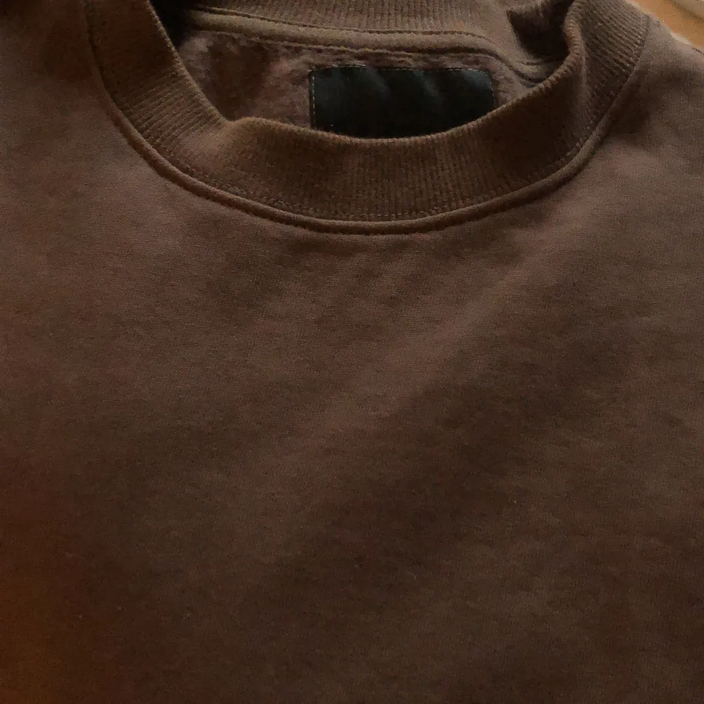 Brun sweatshirt från Gina Tricot som inte längre kommer till användning🥰. Tröjor & Koftor.
