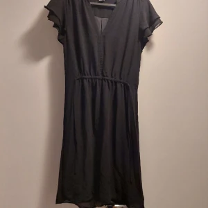 Klänning från hm - Jättesöt klänning från hm. Fint skick. Strl 36.