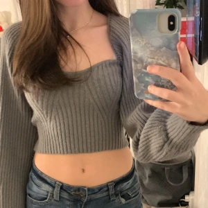 Stickad topp och tröja - Fin stickad topp och tröja🩶