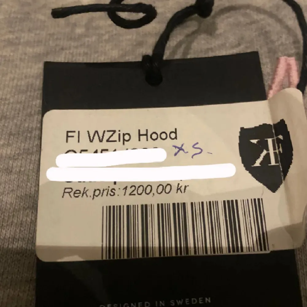 Skriv privat för mer frågor❤️. Hoodies.