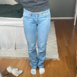 Low waisted jeans - lager 157 - storlek s - jag är 170 - baggy på mig 