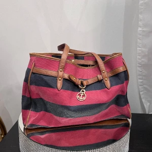 Handväska  - Superfin handväska från Tommy Hilfiger