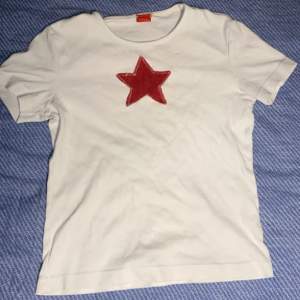 Super söt stjärn T-shirt!!❤️ Har sytt på stjärnan själv ❤️