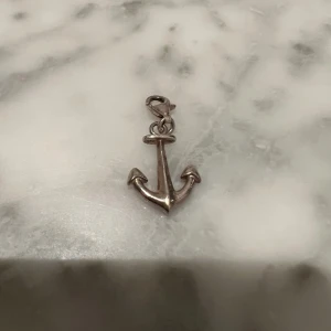 Thomas sabo, ankare - Ankare berlock s925 från thomas sabo finns orginal stämplar. Kan samfrakta se mina andra annonser