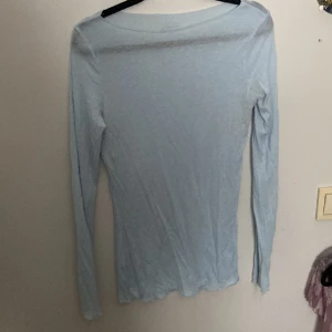 Intimissimi - Den populära intimissimi tröjan i ljus blå i storlek m används ett få tal gånger beroende att den itne passa mig så bra. Går att pruta💕