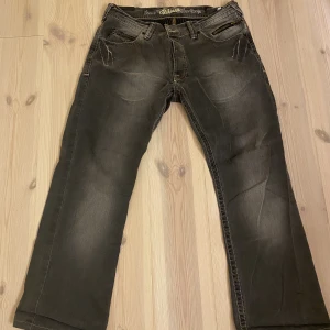 Jeans - Skit coola jeans som jag köpt secondhand. Hör av dig ifall du har frågor🫶