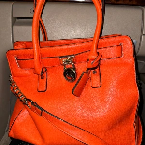 Mk väska  - Fin mk väska i bra skick. 