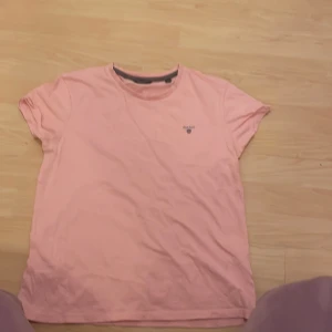 Gant T-shirt  - Säljer då den är för liten för mig