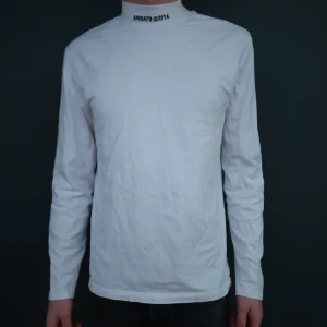 Axel Arigato tröja - Axel arigato lång ärmad T-shirt  Nypris: inte en blekaste aning Condition 10/10  Storlek: S  Aldrig använd