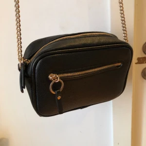 Axelrems väska - Bra skick förutom att den är lite smutsig innuti