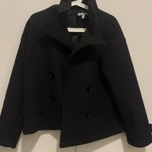 Design by Si kappa  - Använd endast i våras. Säljer då den inte kommit till användning. Pris kan diskuteras vid snabb affär 