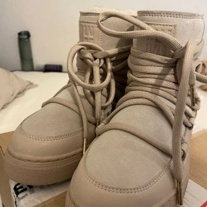 H&m boots - Populära h&m fodrade boots som är slutsålda överallt. Oanvända, prislapp kvar storlek 37