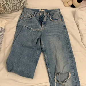 Gina tricot jeans - Jeans, använd två gånger, fråga vid intresse💙