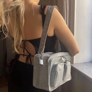 NUNOO väska babyblå - I jättefint skick! går ej att få tag på längre, nypris ca 1700kr💙
