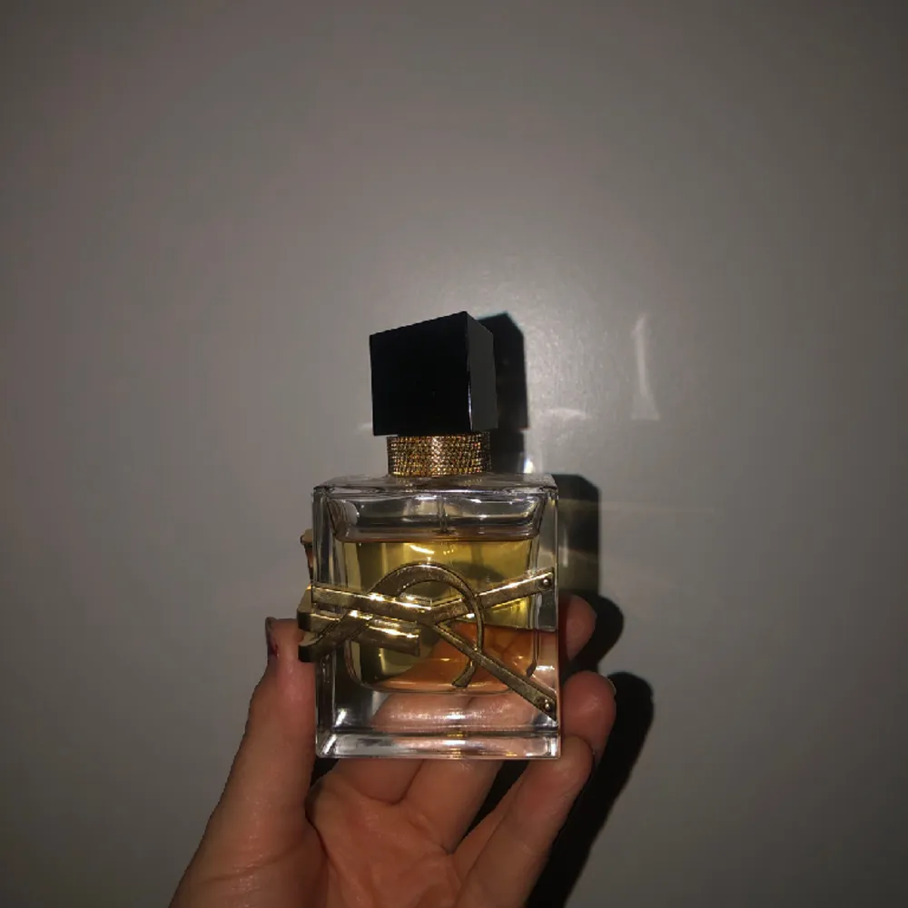 Populär YSL Libre parfym, Eau de Parfum 30ml. Kostar cirka 600kr nypris. Nästan full 😊. Accessoarer.