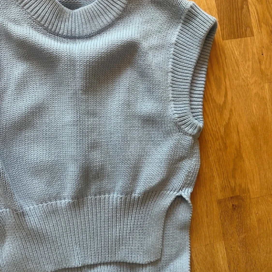 Blå stickad kortärmad  - 91