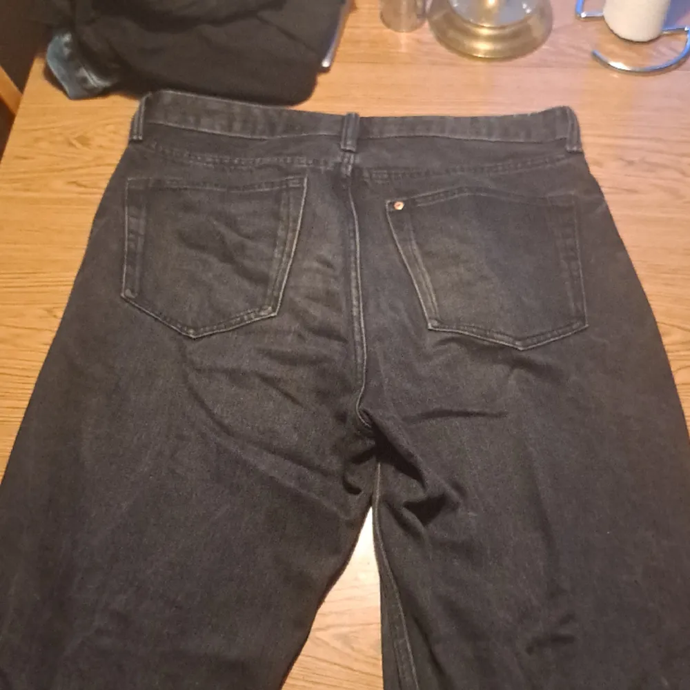 Snygga hm jeans i medium eller typ 33/32. . Jeans & Byxor.