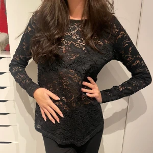 Spets tröja - Använd fåtal gånger, bra skick.