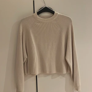 Stickad tröja - 100kr