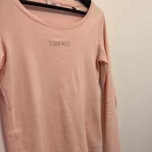 Esprit tröja  - Fin tröja från esprit som knappt är använd. Alla diamanter sitter kvar