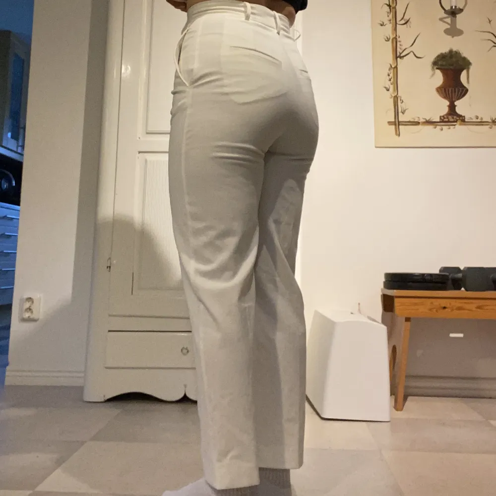 Vita kostymbyxor från hm. Jeans & Byxor.
