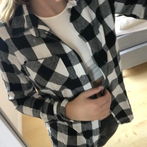 Mjuk rutig skjorta  - En mjuk skorta i storlek S från BLUEWEAR ä.