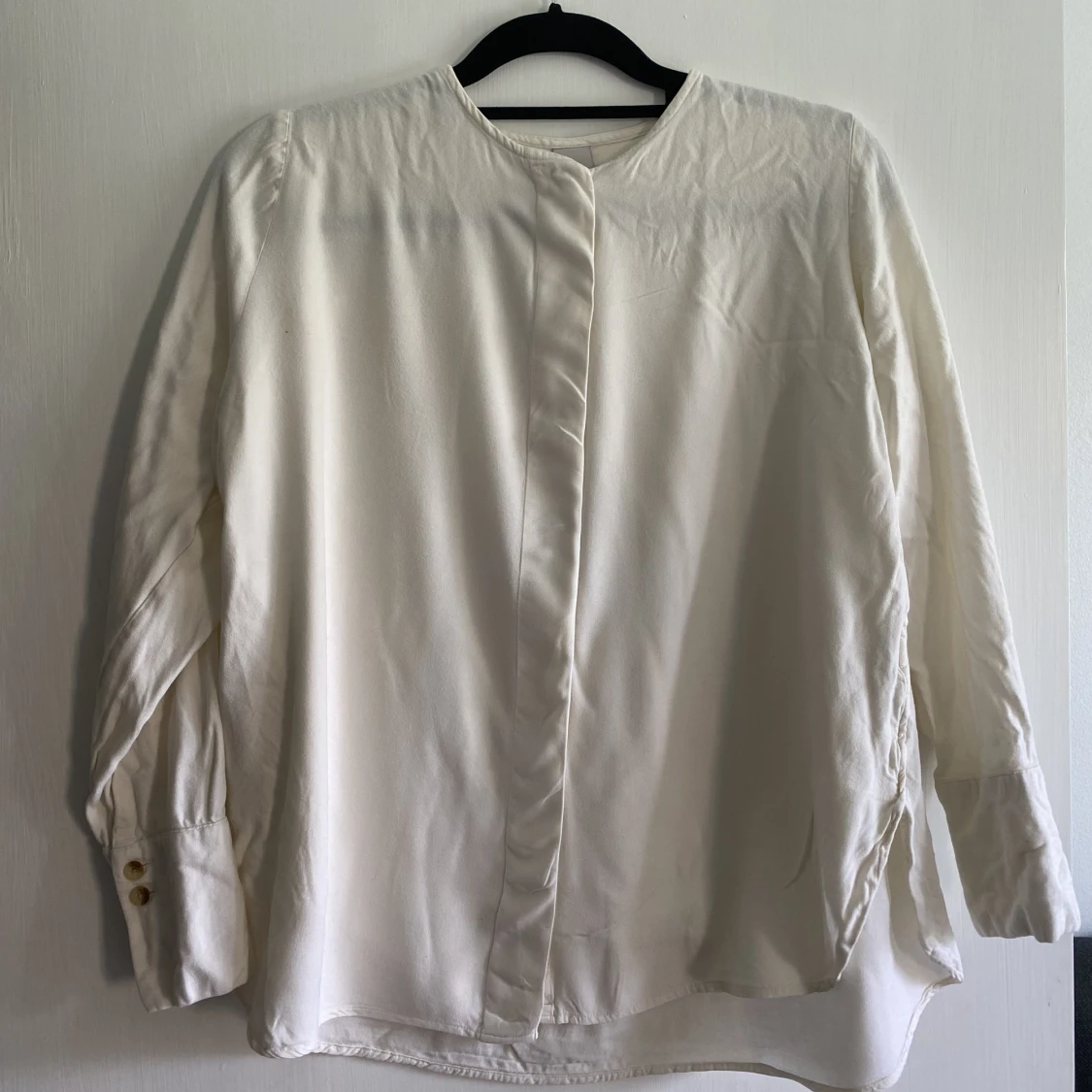 off-white simple collar shirt  - 90