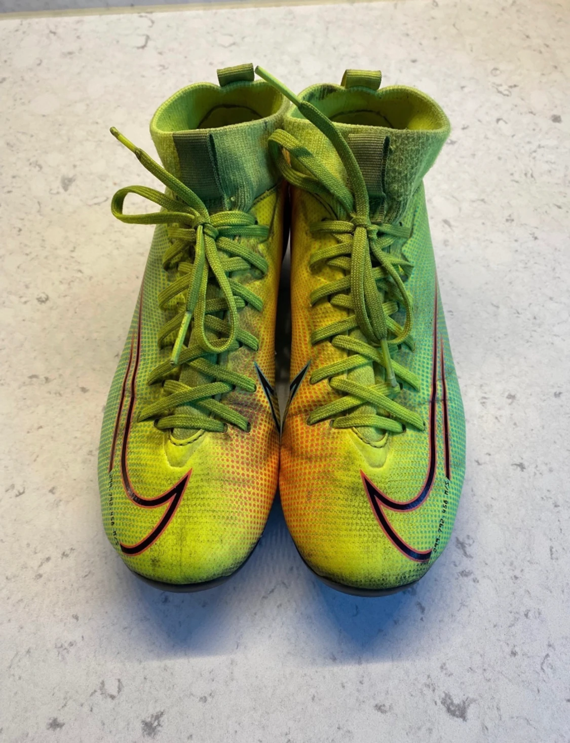 Fotbollsskor Nike strl 33,5 (innermått 21 cm)