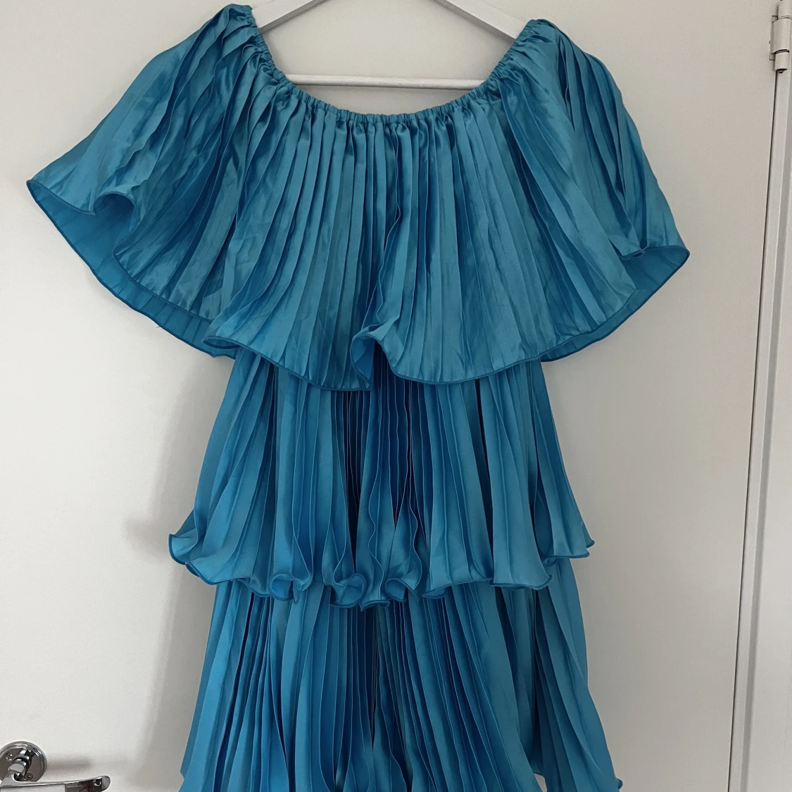 blå volangklänning - 91