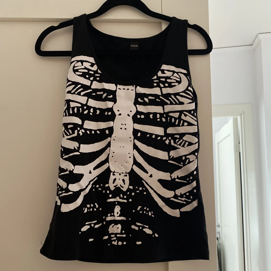 Svart tank top med tryck