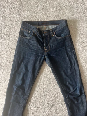 Byxor från Nudie jeans - Jättefina byxor från nudie jeans, dom är använda endast två, tre gånger så dom är nästan i nytt skick💓