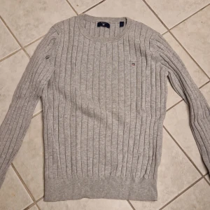 Gant bomullströja  - Använd men fint skick . Ej trasig