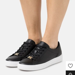 Michael Kors skor - Oanvända Michael kors skor, priset kan diskuteras vid snabb affär🤗nypris 1500