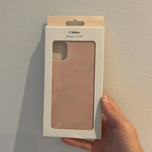 Mobilskal iPhone 11/XR - Har typ inte äns öppnat. Oanvänt! Ljusrosa mobilskal. Köpte för 130kr, säljer för 85kr