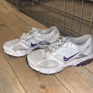 Sneakers  - Fina Nike skor i bra skick. Köpta här men var tyvärr för små för mig