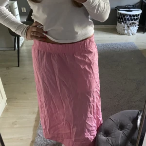 Rosa kjol - Jättefin kjol från Carin Wester, nästan aldrig använd 💗💓🩷💞💖💞
