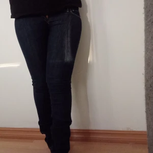 Lågmidjade levis  - Lågmidjade jeans från levis. De kostade ca 1500kr nya och kom tyvärr aldrig till användning. Skriv om ni undrar något och pris kan diskuteras💕