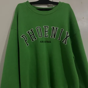 Hoodie  - Hoodie i storlek S, köpte från Gina Tricot och endast använd 3-4 gånger.