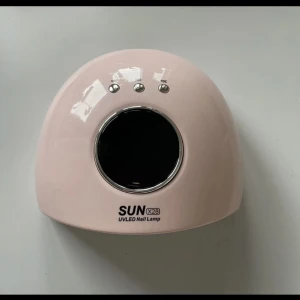 Uv/led lampa till naglar  - En oanvänd nagellampa som säljs då jag har en till. Har en automatisk sensor så när du lägger in handen så tänds lampan på en gång. Ibland kan numret visa fel men det gör inget med effekten. Köparen står för frakten ❤️ pris kan diskuteras vid snabb affär👍🏽