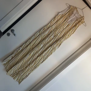 Tom Tailor maxi dress - Sleeveless maxi dress with pockets on the side. New, never worn. Size 36. Price does not include shipping. 